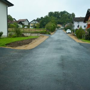 Nakon višedecenijskog čekanja: Mještani Male ulice dobili asfalt