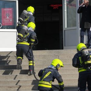 Изведена показна вјежба: Показали спремност у случају земљотреса Изведена показна вјежба: Показали спремност у случају земљотреса