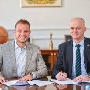 Потписан уговор о сарадњи: Град издваја 50.000 КМ за информатичку опрему за потребе Универзитета у Бањој Луци Потписан уговор о сарадњи: Град издваја 50.000 КМ за информатичку опрему за потребе Универзитета у Бањој Луци