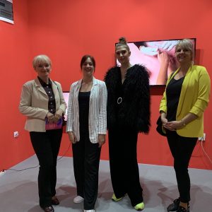 Савић-Бањац посјетила изложбу „Мама сита“: Град је увијек на располагању младим умјетницима Савић-Бањац посјетила изложбу „Мама сита“: Град је увијек на располагању младим умјетницима