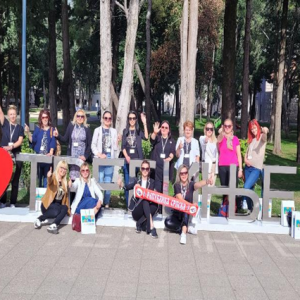 Четири просвјетна радника добила признање Асоцијације најбољих наставника са простора бивше Југославије Четири просвјетна радника добила признање Асоцијације најбољих наставника са простора бивше Југославије