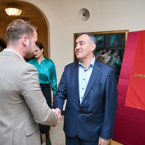 Градоначелник на обиљежавању 75 година постојања Медицинске школе