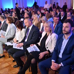 Представници Града на обиљежавању 30 година постојања Републичког завода за статистику