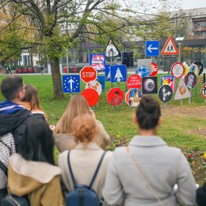 Отворена јединствена изложба: Погледајте умјетничке инсталације у Парку „Петар Кочић“ и на сити лајтовима
