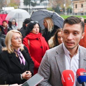 Градски менаџер поручио да Градска управа остаје истрајна: Поново ћемо упутити Скупштини Града приједлог за рјешење проблема Завода за изградњу Градски менаџер поручио да Градска управа остаје истрајна: Поново ћемо упутити Скупштини Града приједлог за рјешење проблема Завода за изградњу