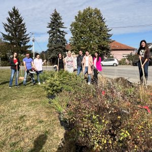 Нови сквер умјесто депоније: Саде нове саднице и украсно дрвеће у Лазареву Нови сквер умјесто депоније: Саде нове саднице и украсно дрвеће у Лазареву