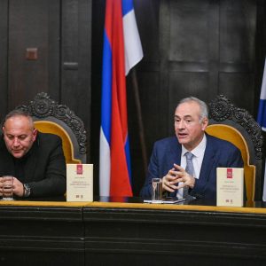 Промовисана књига др Мила Ломпара, присуствовао и градоначелник Промовисана књига др Мила Ломпара, присуствовао и градоначелник