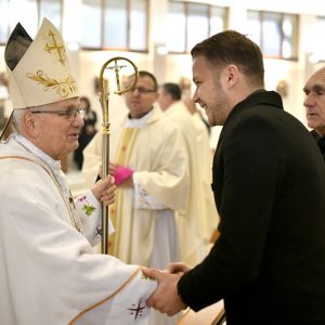 Градоначелник на божићној миси, честитао Божић свим припадницима католичке вјероисповијести Градоначелник на божићној миси, честитао Божић свим припадницима католичке вјероисповијести