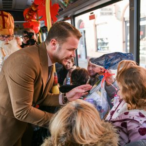 Празнична вожња, градоначелник поручио: Превоз за пензионере, средњошколце и студенте из вишечланих породица остаје бесплатан Празнична вожња, градоначелник поручио: Превоз за пензионере, средњошколце и студенте из вишечланих породица остаје бесплатан