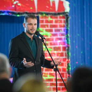 Поводом предстојећих празника: Градоначелник присуствовао приредби у Католичком школском центру Поводом предстојећих празника: Градоначелник присуствовао приредби у Католичком школском центру