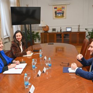 Сусрет у Градској управи: Савјетница Шукало угостила замјеника шефа Мисије при Амабасади Италије у БиХ Сусрет у Градској управи: Савјетница Шукало угостила замјеника шефа Мисије при Амабасади Италије у БиХ