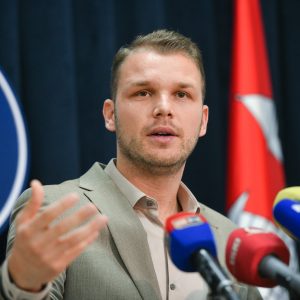 Градоначелник: Не пристајемо на узимање пореза на непокретности, средстава за набавку горива за ватрогасце и за спас Акване