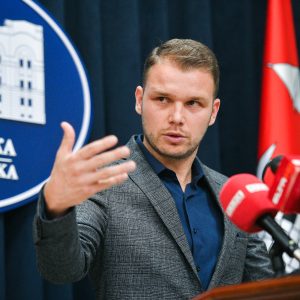 Градоначелник о амандманима скупштинске већине: Скинута средства за све пројекте, за гориво ватрогасцима, за исплате по обавезујућим пресудама…