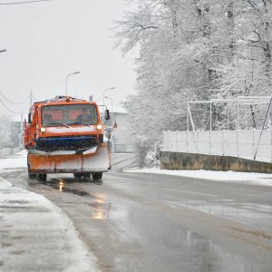 Зимска служба на терену: Сви путеви проходни, саобраћај се одвија несметано Зимска служба на терену: Сви путеви проходни, саобраћај се одвија несметано