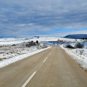 Зимска служба: Екипе на терену, због најављених нових падавина у приправности и за викенд Зимска служба: Екипе на терену, због најављених нових падавина у приправности и за викенд