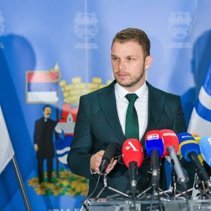 Градоначелник упозорио на негативне посљедице неодржавања сједнице: Блокада „Акване“ и изградње саобраћајница, на чекању и школа у Ади