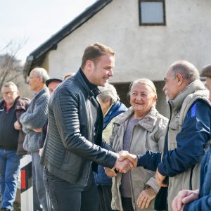 Gradonačelnik obišao Piskavicu: Na radost mještana napokon stigla voda u nekoliko zaselaka Gradonačelnik obišao Piskavicu: Na radost mještana napokon stigla voda u nekoliko zaselaka