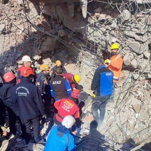 Спасилачки тим из Републике Српске спасио дјевојчицу из рушевина, градоначелник: Поносан сам на наше хероје! Спасилачки тим из Републике Српске спасио дјевојчицу из рушевина, градоначелник: Поносан сам на наше хероје!