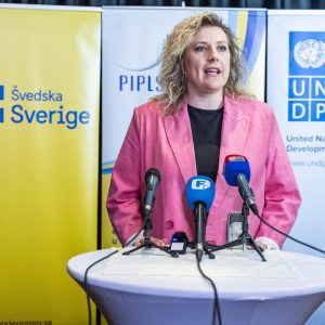 У оквиру PIPLS пројекта: Бањој Луци 90.000 КМ за опремање нове школе у Ади