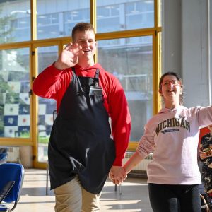 Међународни дан особа са Дауновим синдромом: Модна ревија „Са нама, не за нас“ у ТЦ „Делта Планет“