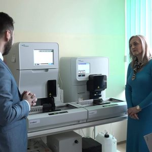 Средства обезбиједио Град: Дом здравља добио нови аутоматски анализатор урина за најнапредније лабораторијске анализе Средства обезбиједио Град: Дом здравља добио нови аутоматски анализатор урина за најнапредније лабораторијске анализе