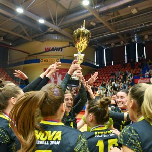 Одбојкашице ОК „Инова“ прославиле титулу шампиона Републике Српске и избориле пласман у Премијер лигу БиХ Одбојкашице ОК „Инова“ прославиле титулу шампиона Републике Српске и избориле пласман у Премијер лигу БиХ