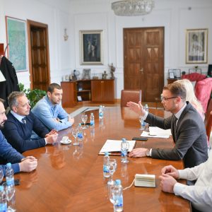 Након састанка са представницима Удружења „Хорека“, градоначелник поручио: Разматрамо одлуку о неограниченом радном времену у љетњим мјесецима