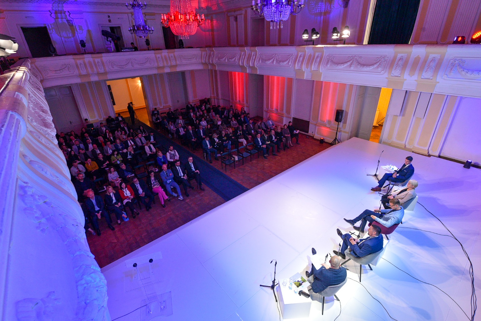  Фото архива