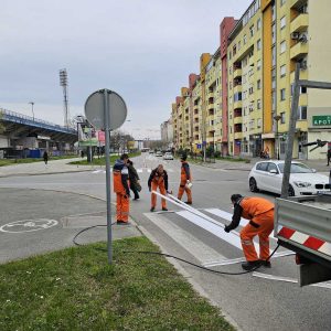 У току исцртавање саобраћајне сигнализације на подручју града У току исцртавање саобраћајне сигнализације на подручју града