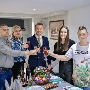 Градоначелник поводом Ускрса посјетио породицу Јурић