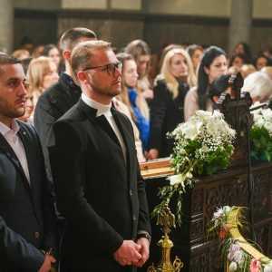 Градоначелник на поноћној литургији у Храму Христа Спаситеља Градоначелник на поноћној литургији у Храму Христа Спаситеља