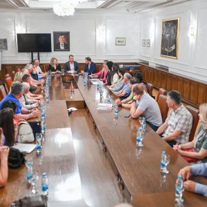 Укупно 1300: Градоначелник данас уручио 50 рјешења о бесплатној легализацији Укупно 1300: Градоначелник данас уручио 50 рјешења о бесплатној легализацији