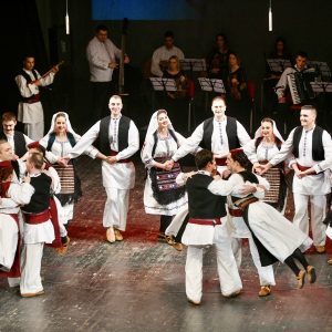 КОЛОДРОМ: У петак концерт Ансамбла „Коло“ и АНИП „Веселин Маслеша“ КОЛОДРОМ: У петак концерт Ансамбла „Коло“ и АНИП „Веселин Маслеша“