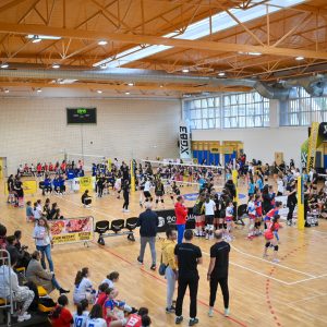 Више од 1.000 учесника: Почели „Мајски дани одбојке“, присуствовао и градоначелник