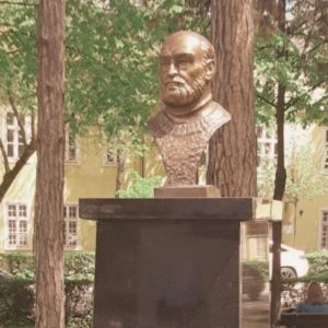 Данас откривање спомен-бисте професору Предрагу Гуги Лазаревићу Данас откривање спомен-бисте професору Предрагу Гуги Лазаревићу