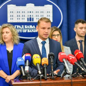 Матуранти ће добити подршку, градоначелник их позвао да се од четвртка пријаве у Дому омладине Матуранти ће добити подршку, градоначелник их позвао да се од четвртка пријаве у Дому омладине