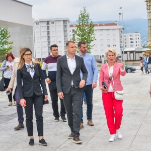 Градоначелник обишао комплекс на коме је одржан велики тениски турнир, најављене нове спортске манифестације Градоначелник обишао комплекс на коме је одржан велики тениски турнир, најављене нове спортске манифестације