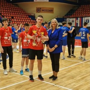 Савјетница Савић – Бањац уручила медаље најуспјешнијим екипама Рукометне лиге бањалучких основних школа БЕМА Савјетница Савић – Бањац уручила медаље најуспјешнијим екипама Рукометне лиге бањалучких основних школа БЕМА