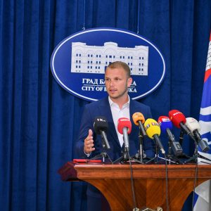 Градоначелник: Предао сам више од 50 нових тачака за сједницу Скупштине, прошло је 120 дана како предсједник није потписао ниједан акт Градоначелник: Предао сам више од 50 нових тачака за сједницу Скупштине, прошло је 120 дана како предсједник није потписао ниједан акт