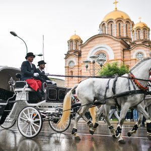 Данас велики дефиле кочија у центру Бање Луке поводом празника Духови Данас велики дефиле кочија у центру Бање Луке поводом празника Духови