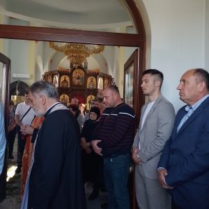 Служен парастос за 44 погинула борца из насеља Чесма Служен парастос за 44 погинула борца из насеља Чесма