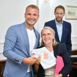 Настављено уручење рјешења о бесплатној легализацији објеката