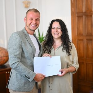 Градоначелник уручио уговоре о додјели субвенција за очување старих и умјетничких заната и домаће радиности, као и пословним субјектима за развој туризма