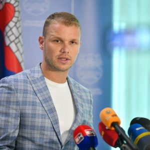 Редовна сједница у уторак, градоначелник поручио: Иако сам и даље на опрезу, постоји благи оптимизам да Бања Лука може ићи напријед Редовна сједница у уторак, градоначелник поручио: Иако сам и даље на опрезу, постоји благи оптимизам да Бања Лука може ићи напријед