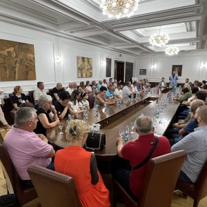 Укупно 1.400: Градоначелник уручио нових 70 рјешења о бесплатној легализацији Укупно 1.400: Градоначелник уручио нових 70 рјешења о бесплатној легализацији