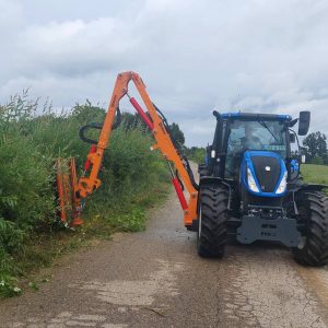 Кошење и крчење шибља уз локалне путеве