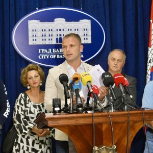 Градоначелник након састанка са грађанима: Пензионери, средњошколци и вишечлане породице испаштају због нерада Скупштине