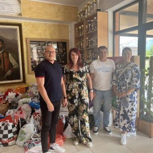 Настављена подјела уџбеника: Весели бањалучки караван путује кроз Републику Српску