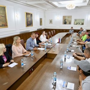 За побољшање услова становања: Новчана подршкa Града додијељена за осам вишечланих породица