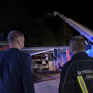 Припадници ватрогасне бригаде цијелу ноћ на терену, обишао их и градоначелник